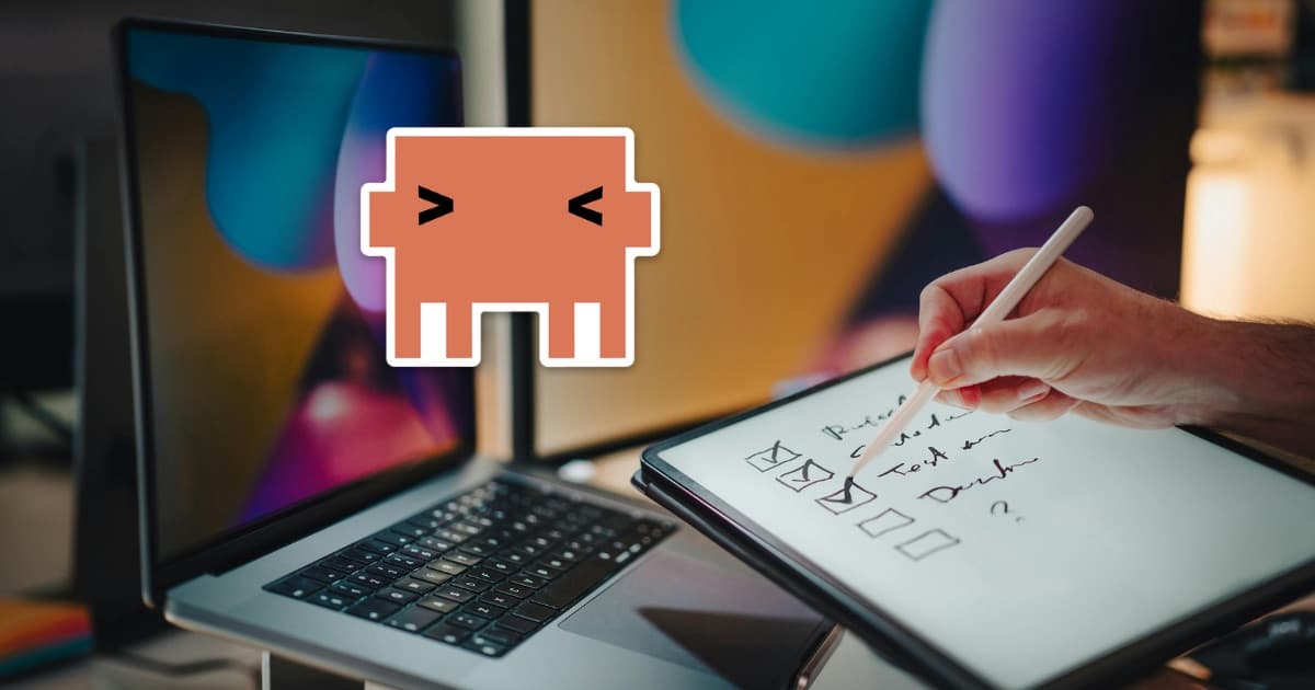 Rysik odhacza listę zadań na tablecie obok laptopa, z maskotką Claude Code